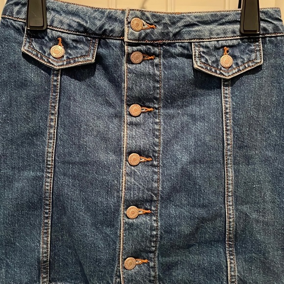 TOPSHOP 4 Denim Jean Skirt 5 Embossed Closure Buttons 2 on usable front pockets - Picture 10 of 13
